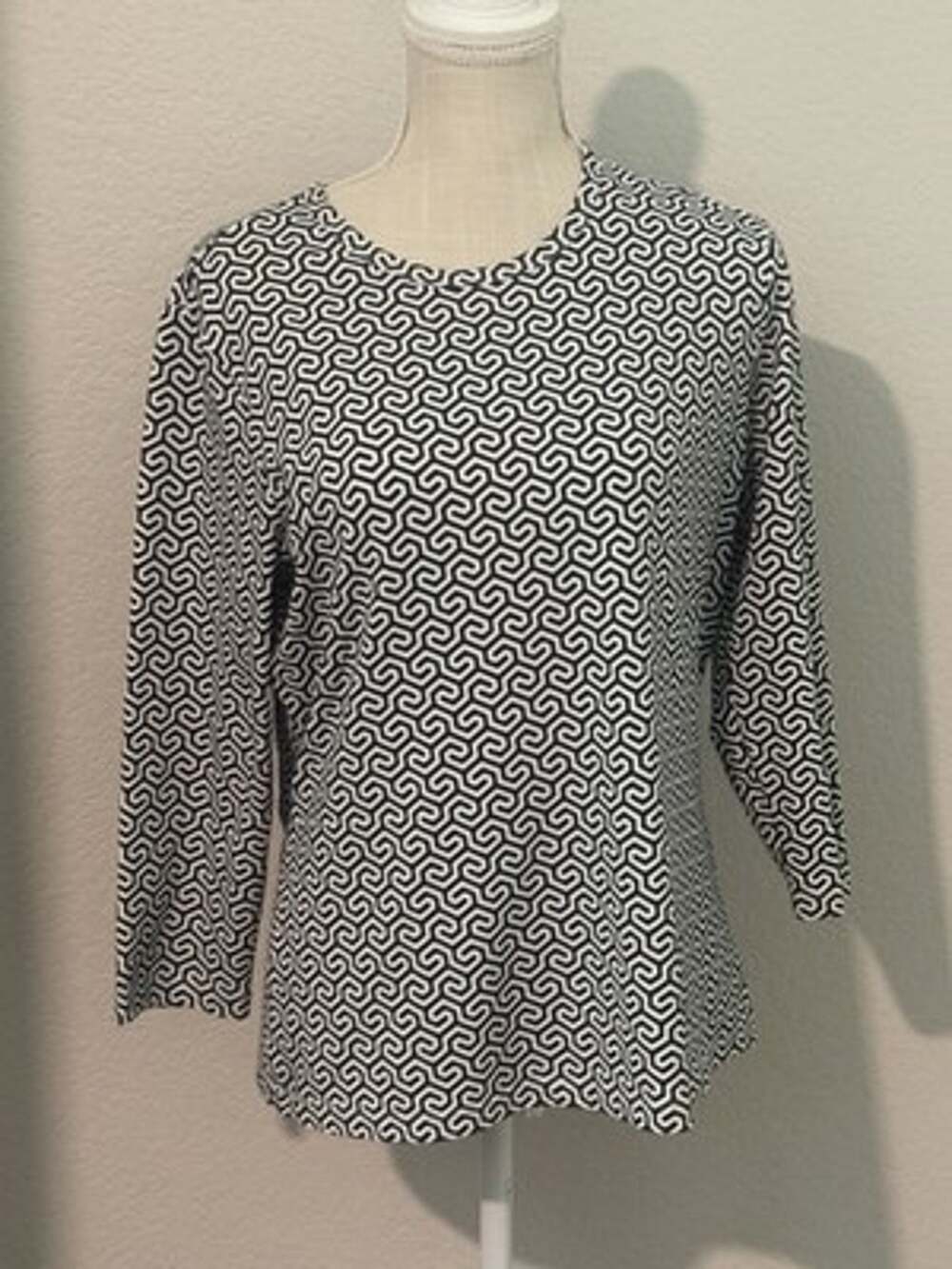 J MCLAUGHLIN Catalina Cloth Top 3/4 Sleeve Equestrian Links Greek Key Maze Large
